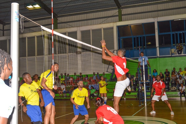 Read more about the article Vanavond vijfde opeenvolgende volleybalfinale SLM-Staatsolie